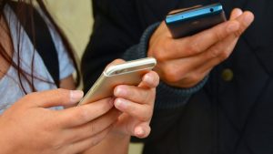 Ailelerde en pahalı cep telefonunu çocuklar kullanıyor