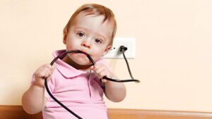 Bebeklerde elektrik çarpmasında ne yapılmalı? Elektrik çarpmasında ilk yardım kuralları